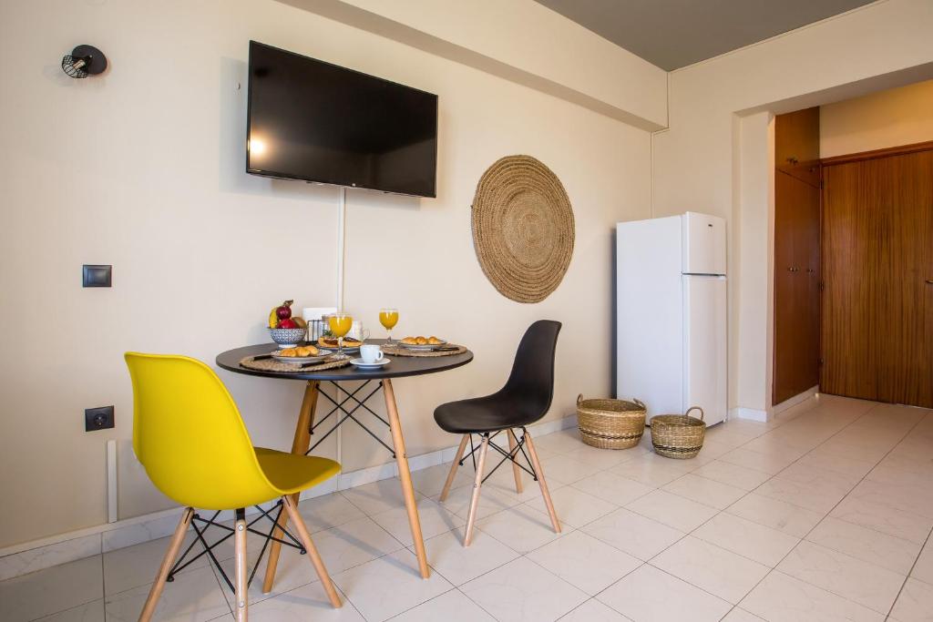 Dorothea Apartments room 4